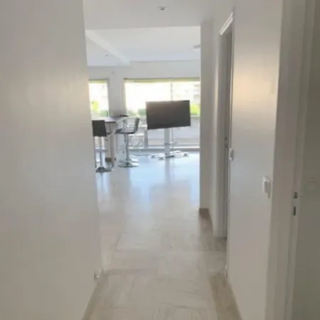 Charming 2 , 52 M2, Very Spacious, Bright And Near Sea Martinez Apartment *