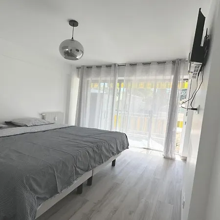 Charming 2 , 52 M2, Very Spacious, Bright And Near Sea Martinez Apartment *