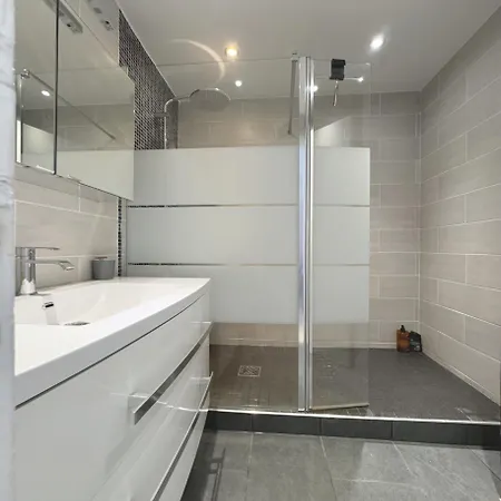 Apartment Charming 2 , 52 M2, Very Spacious, Bright And Near Sea Martinez *