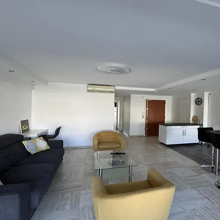 Apartment Charming 2 , 52 M2, Very Spacious, Bright And Near Sea Martinez *
