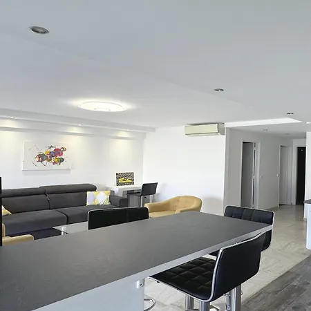 Apartment Charming 2 , 52 M2, Very Spacious, Bright And Near Sea Martinez Cannes